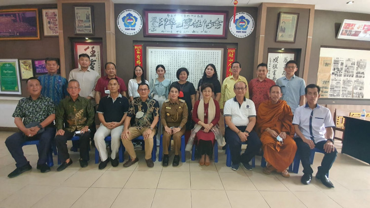 Walikota Singkawang Kunjungi PSMTI Riau
